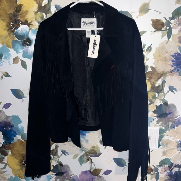 Wrangler Women's Crop Fringe Leather Jacket - Picture 3 of 6